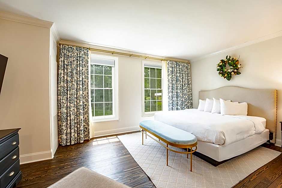 Photo 1 of 4 of Standard 1 King Bed