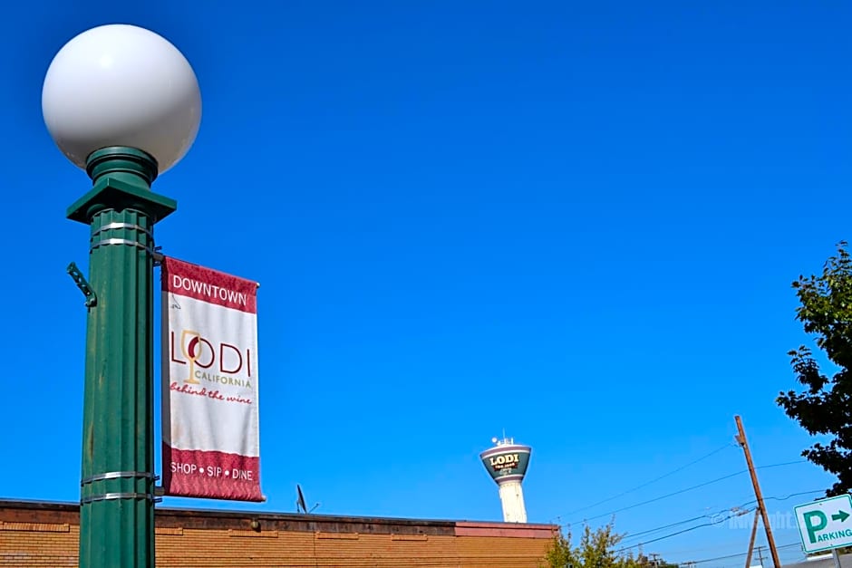 Days Inn & Suites by Wyndham Lodi