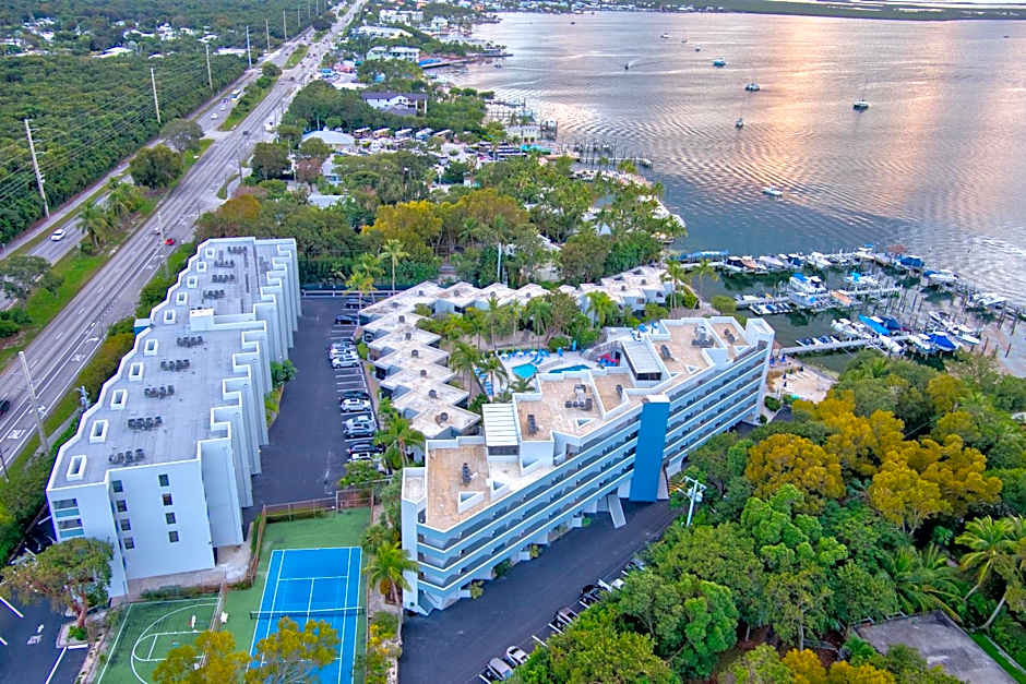 2BR in Key largo w pool and sunset views