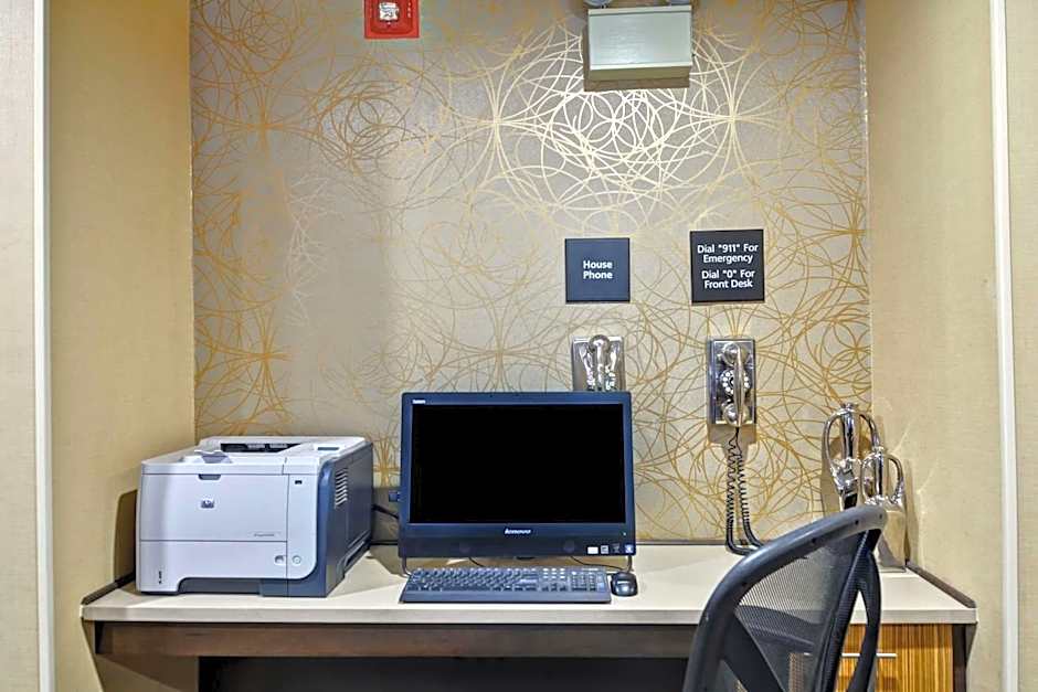 Hampton Inn By Hilton Albany Wolf Road Airport