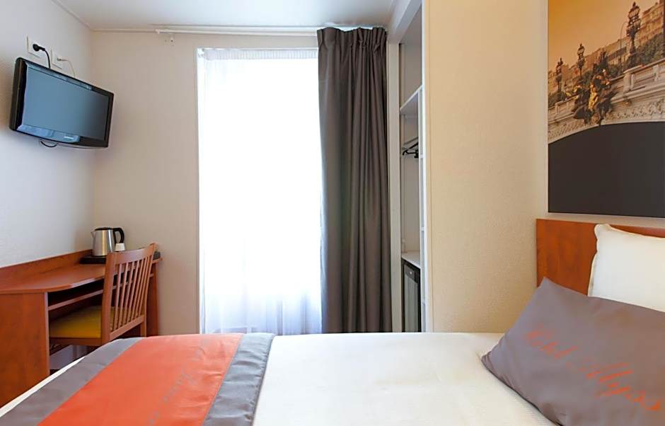 Alyss Saphir Cambronne Eiffel