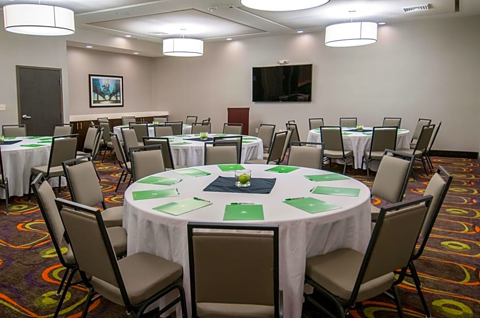 Holiday Inn - New Orleans Airport North, an IHG Hotel