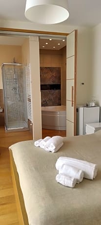 King Room with Spa Bath