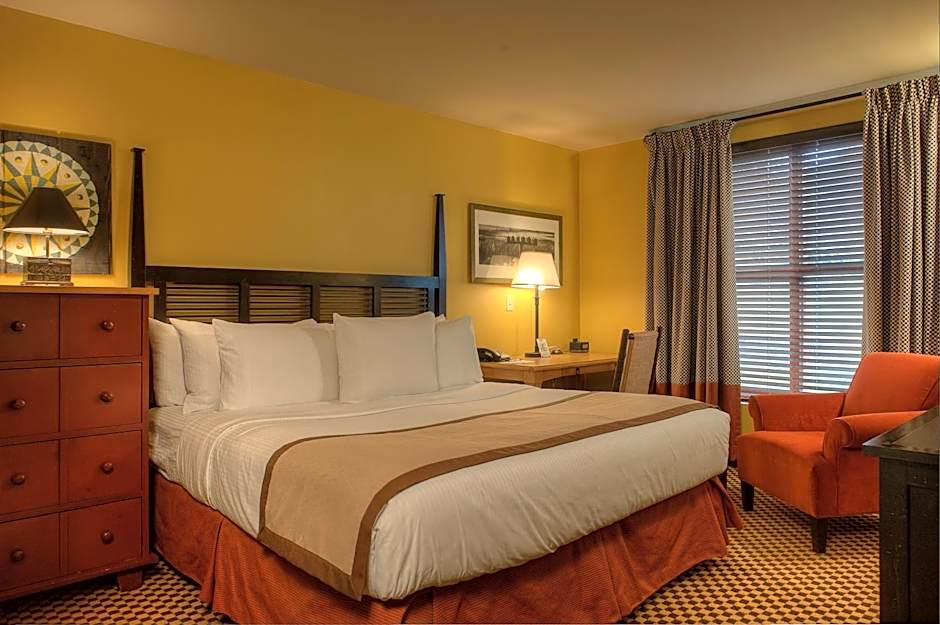 Photo 1 of 6 of 1 King Bed Suite, Mountain View