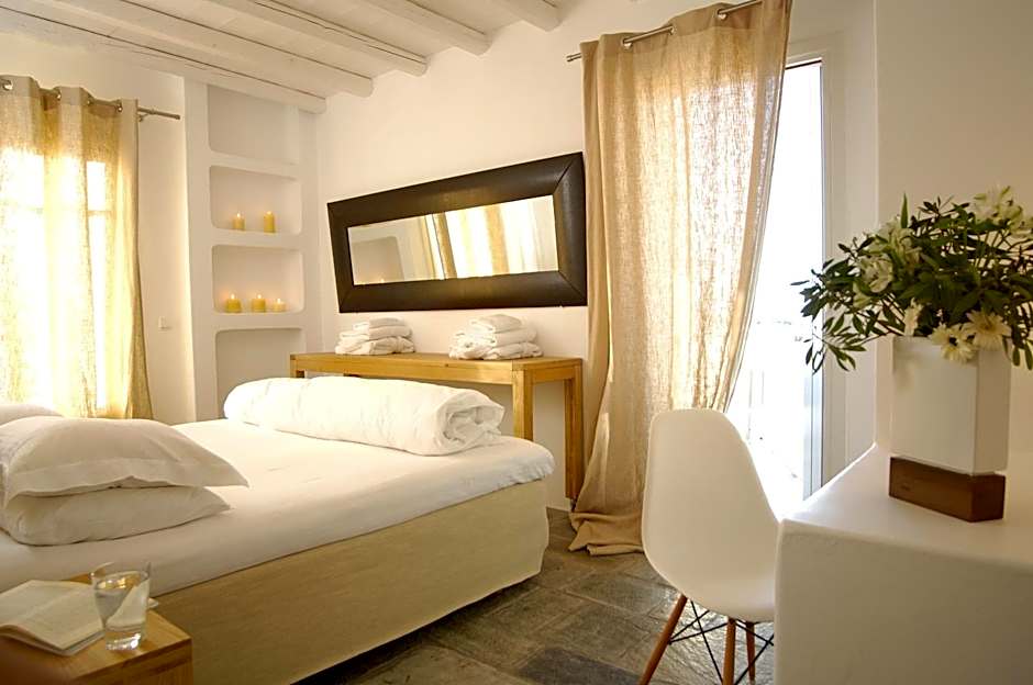 Kapetan Tasos Suites