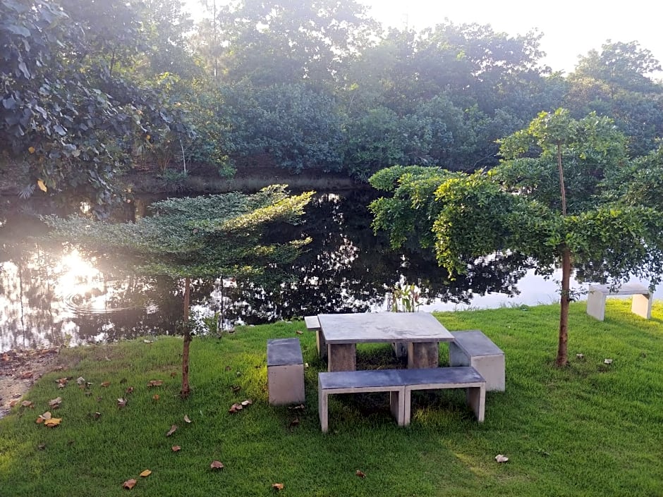 โรงแรม ทิพย์บุรี ริเวอร์ไซค์