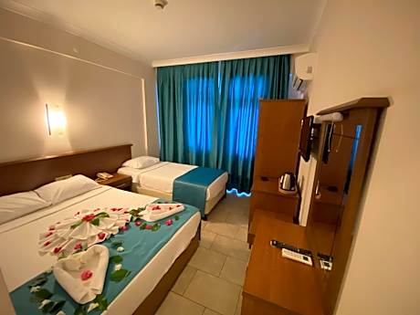 Double or Twin Room with Sea View