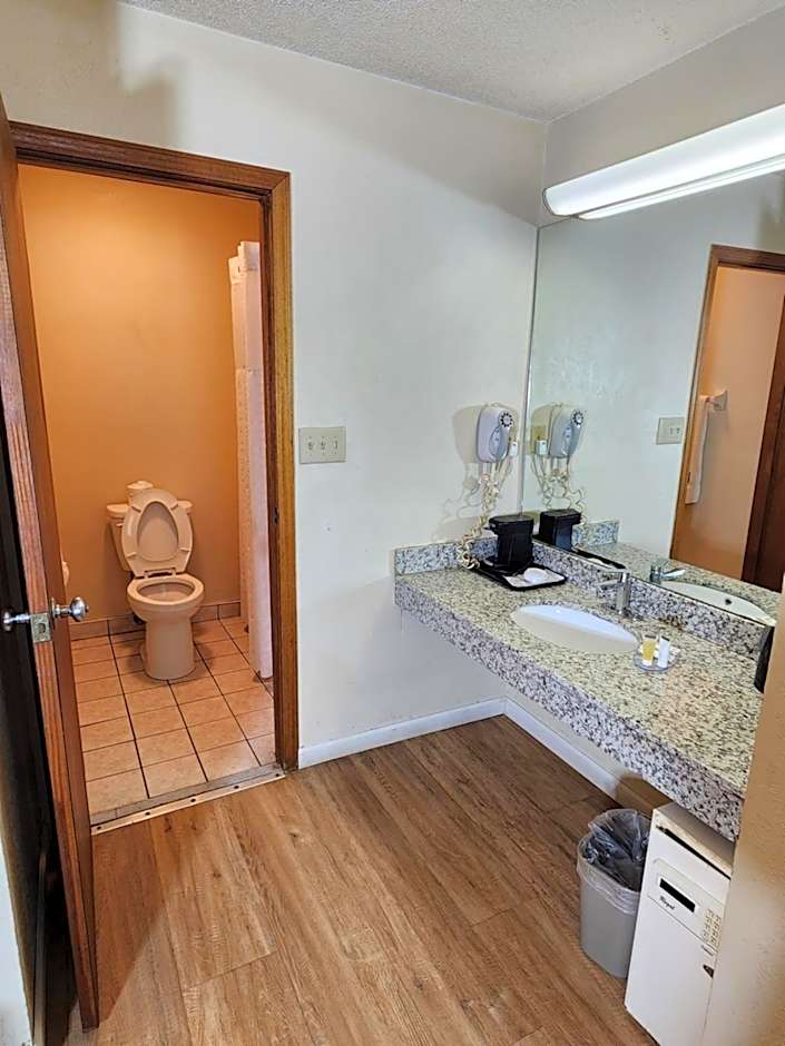 WestSpring Inn - Westlake Cleveland
