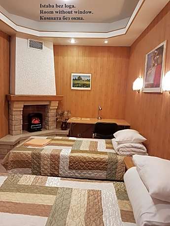 Economy Twin Room with Shared Bathroom