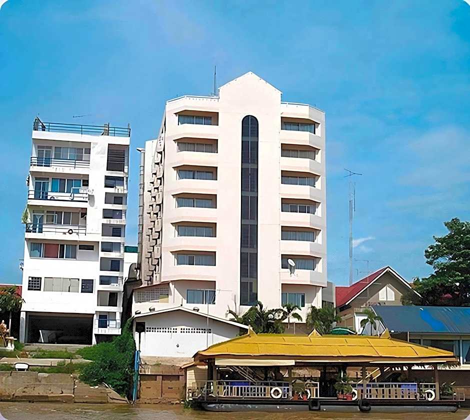 Ayothaya Riverside Hotel