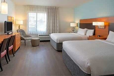 Studio with Two Queen Beds and Roll-In Shower - Mobility and Hearing Accessible