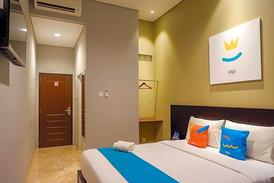 Sans Hotel Empress Simpang Lima