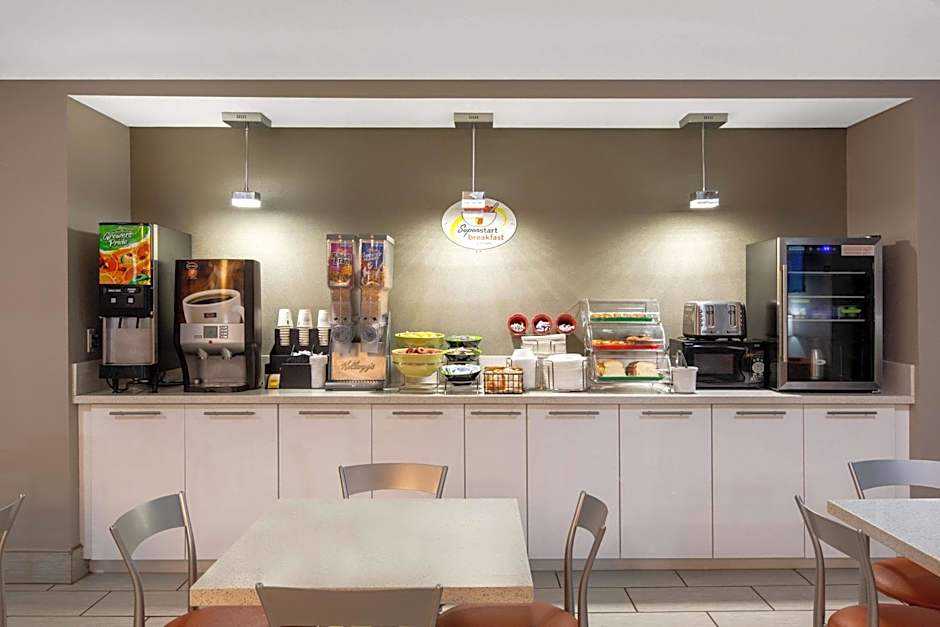 Super 8 by Wyndham Ottawa