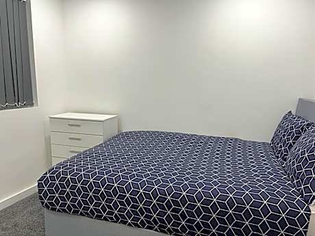 Luton Excellent 1 bed apartment with living room