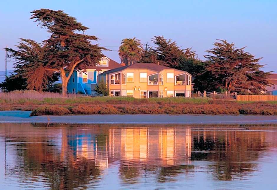 Captain's Inn At Moss Landing