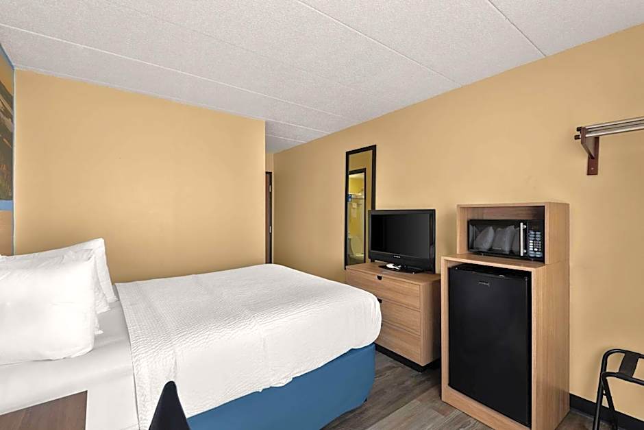Days Inn by Wyndham Newton