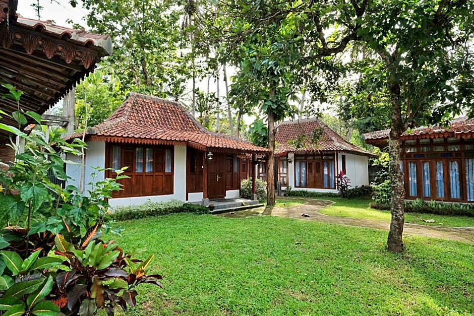 The Nalaya Hotel & Resto