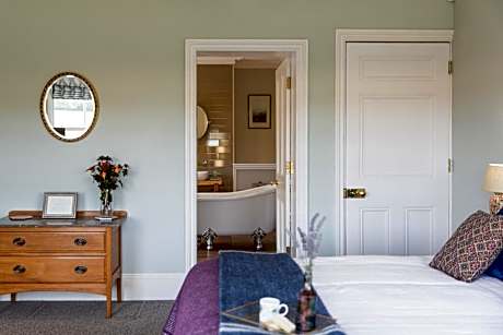 Classic Double Room with Bath