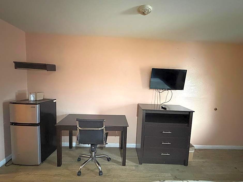 Paradise Inn & Suites