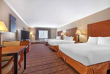 Queen Room with Three Queen Beds - Disability Accessible/Non-Smoking