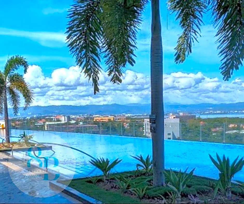 Mactan Newtown 8Newtown Boulevard Beach Condo RM6