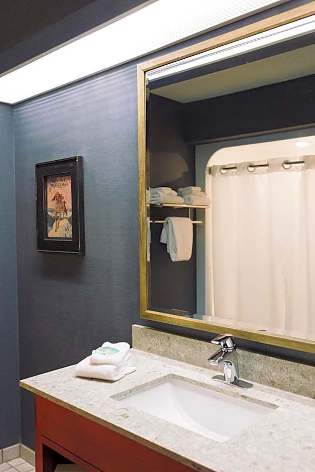 Wildwood Lodge & Suites