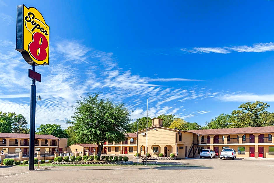 Super 8 by Wyndham Mt. Pleasant TX