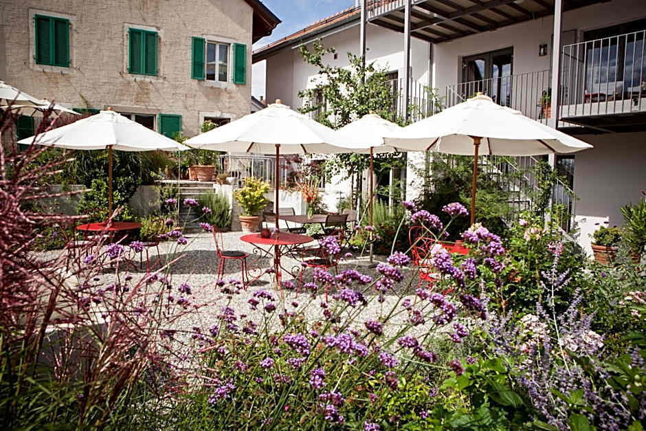 Le Coq Chantant Studios d'Hôtes & Boutique Hôtel St-Livres