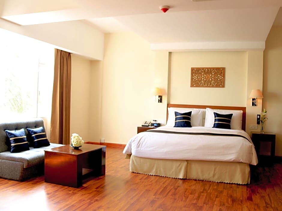 Eastern Palace Hotel