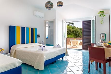Deluxe Double Room with Balcony and Sea View