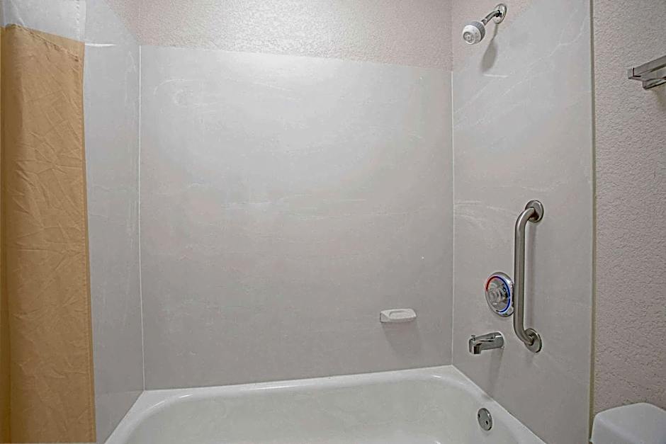 Days Inn by Wyndham Greenville