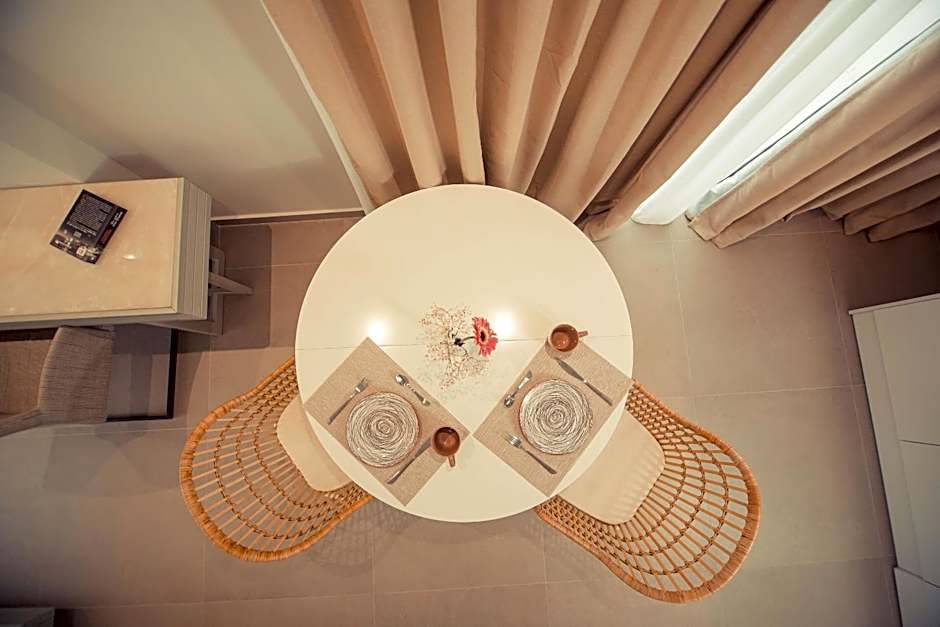 IO Luxury Pool & Hot Tub Suites