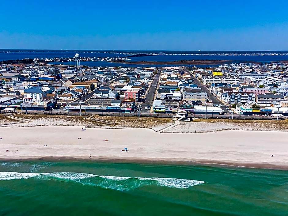 Boardwalk Hotel Charlee & Apartments Beach Hotel Oceanfront