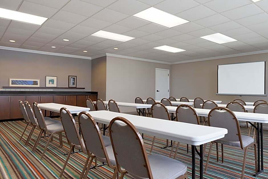 Country Inn & Suites by Radisson, Jackson, TN