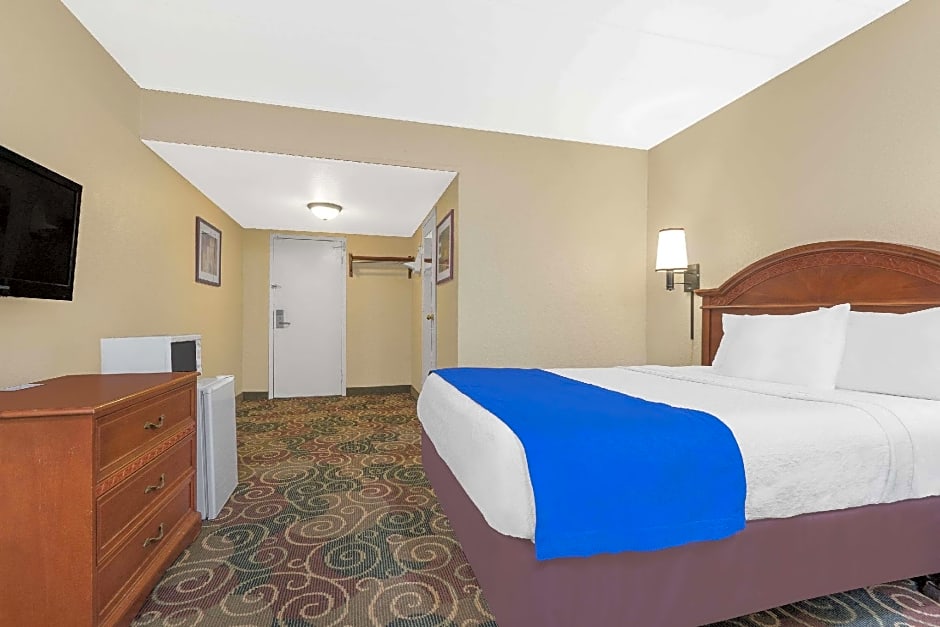 Travelodge by Wyndham Lima OH