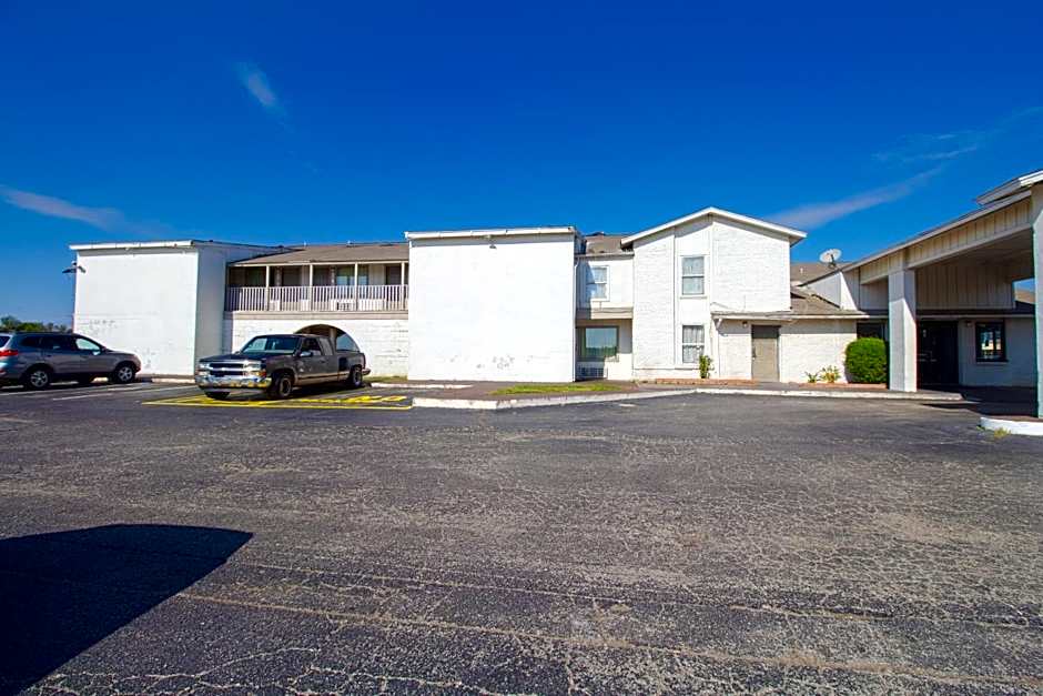 Studio Inn Extended Stay Oklahoma City Airport by OYO