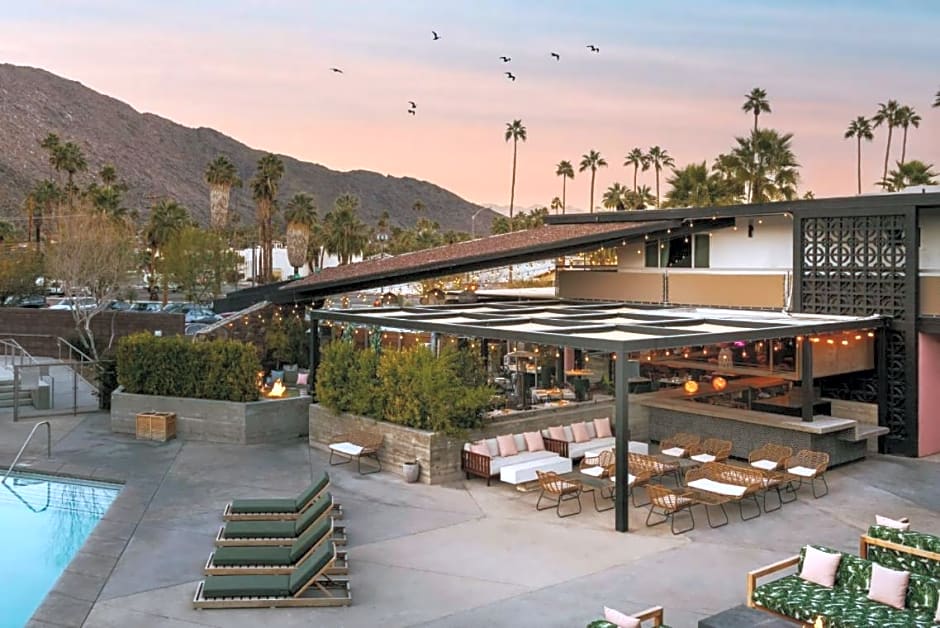 V Palm Springs