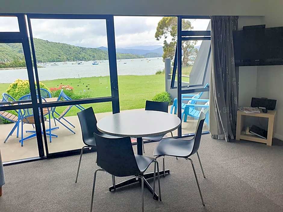 Bay Vista Waterfront Motel