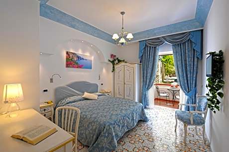 Double Room with Balcony and Partial Sea View