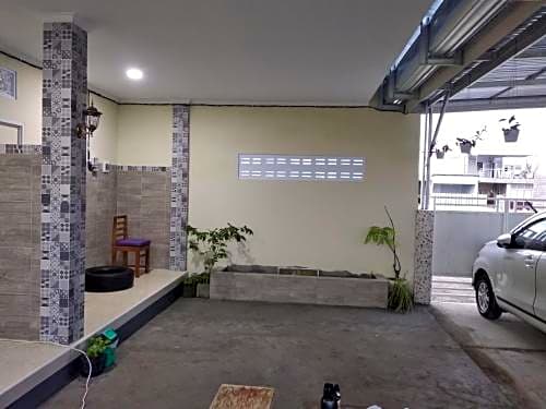 New Szabrian House