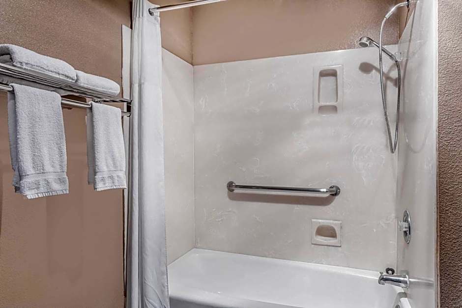 Days Inn by Wyndham Bishop