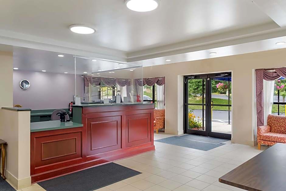 All Seasons Inn & Suites