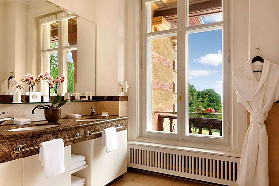 VILLA ROTHSCHILD, AUTOGRAPH COLLECTION
