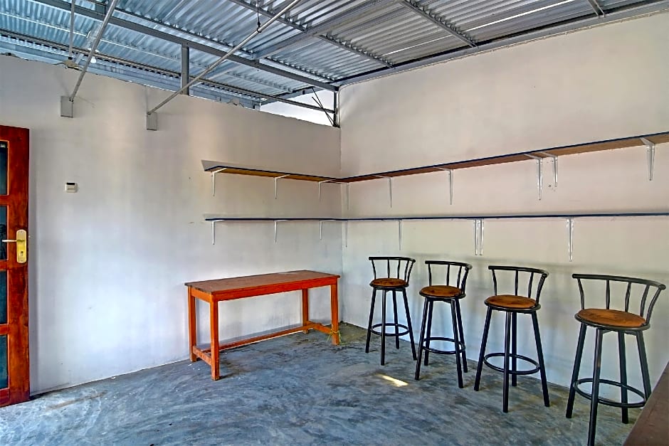 SPOT ON 91995 Cvictory Inn