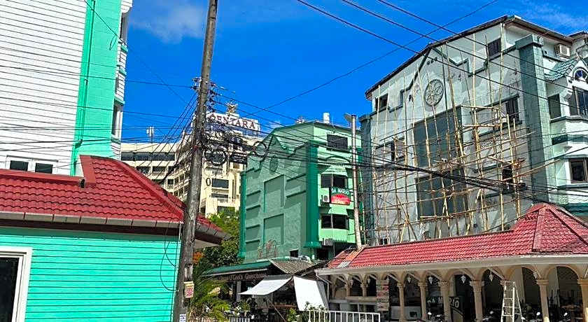 Montana Hotel & Hostel Phuket