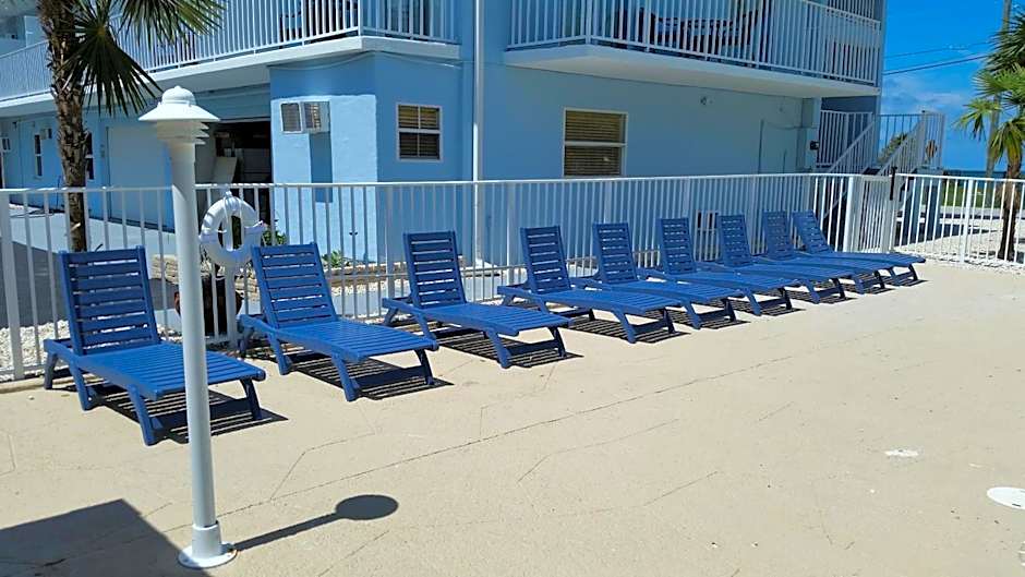 Captain Pips at Knights Key Inn