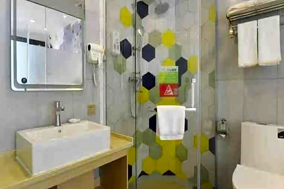 Vatica Hotel Anqing Wuyue Square Bo'ai Hospital