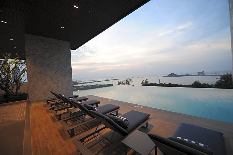 Oakwood Hotel & Residence Sri Racha