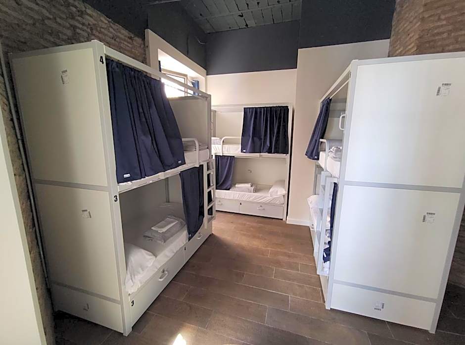 Black Swan Hostel Sevilla