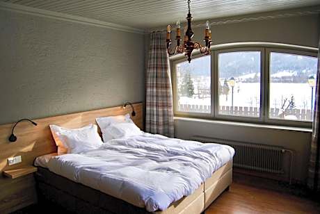 King Studio with Sofa Bed